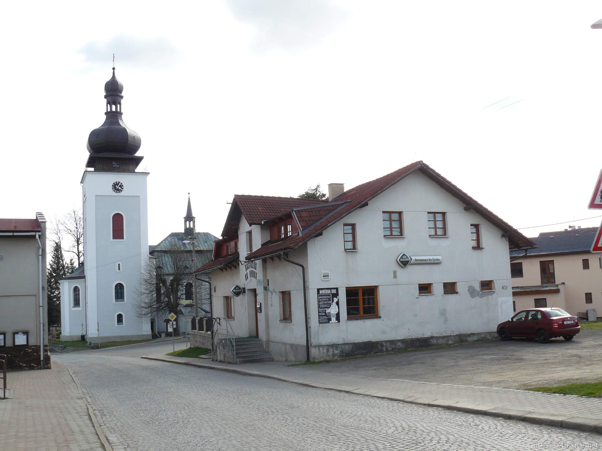 Bozkov -  kostel Navštívení Panny Marie - pohled z dálky