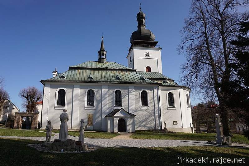 Bozkov - kostel Navštívení Panny Marie - boční pohled