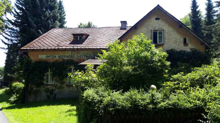 Oldříš - Zaniklá německá ves Ullersdorf. Téměř všechny domy byly v padesátých letech 20. století srovnány se zemí.