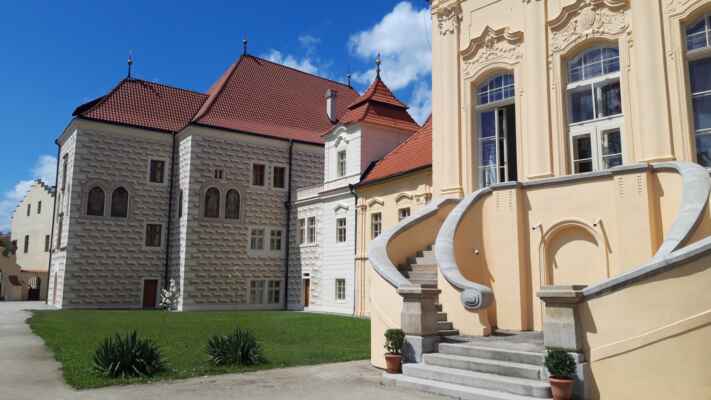 Z cesty domů: Zastávka v Želivi - Klášter v Želivi u Humpolce působí od 12. století. Po staletí je spojen s řádem mnichů premonstrátů.