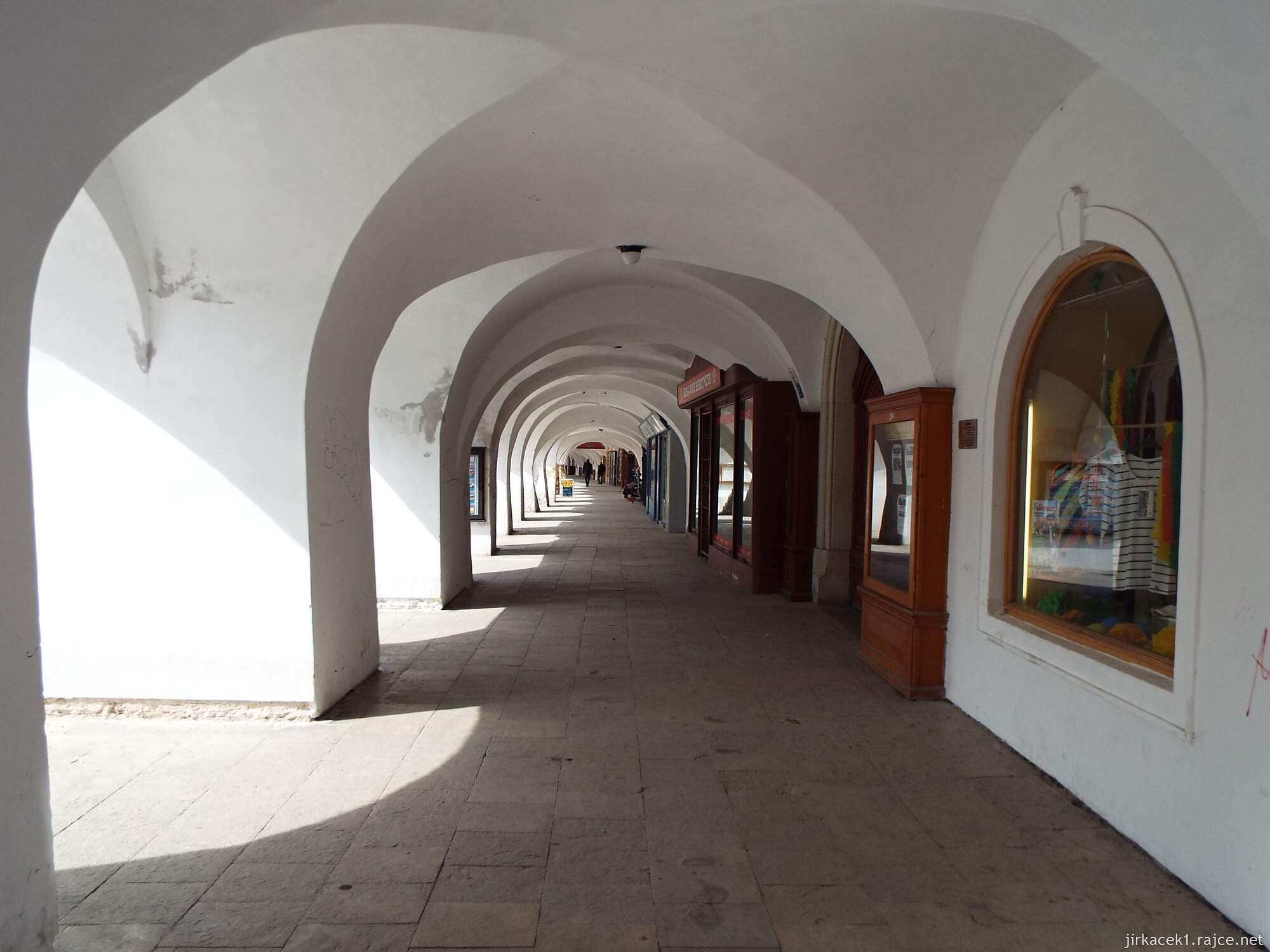 40 - Svitavy - náměstí Míru 67 - podloubí u staré radnice