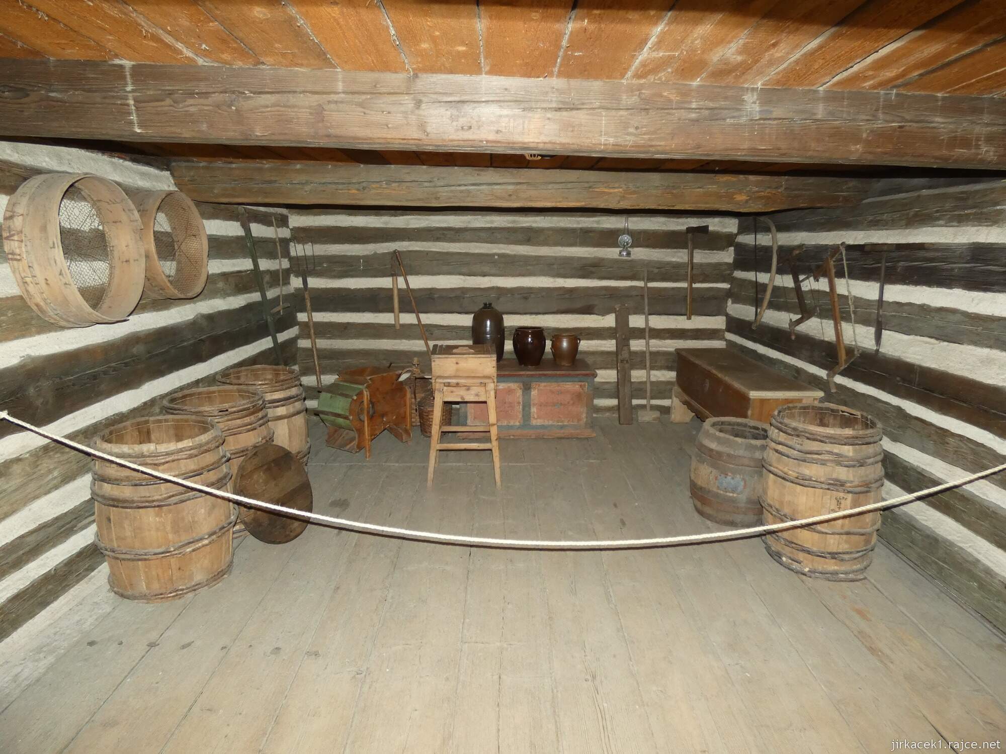 N - Kouřim - skanzen a muzeum lidových staveb 027 - chalupa z Budče u Ledče nad Sázavou