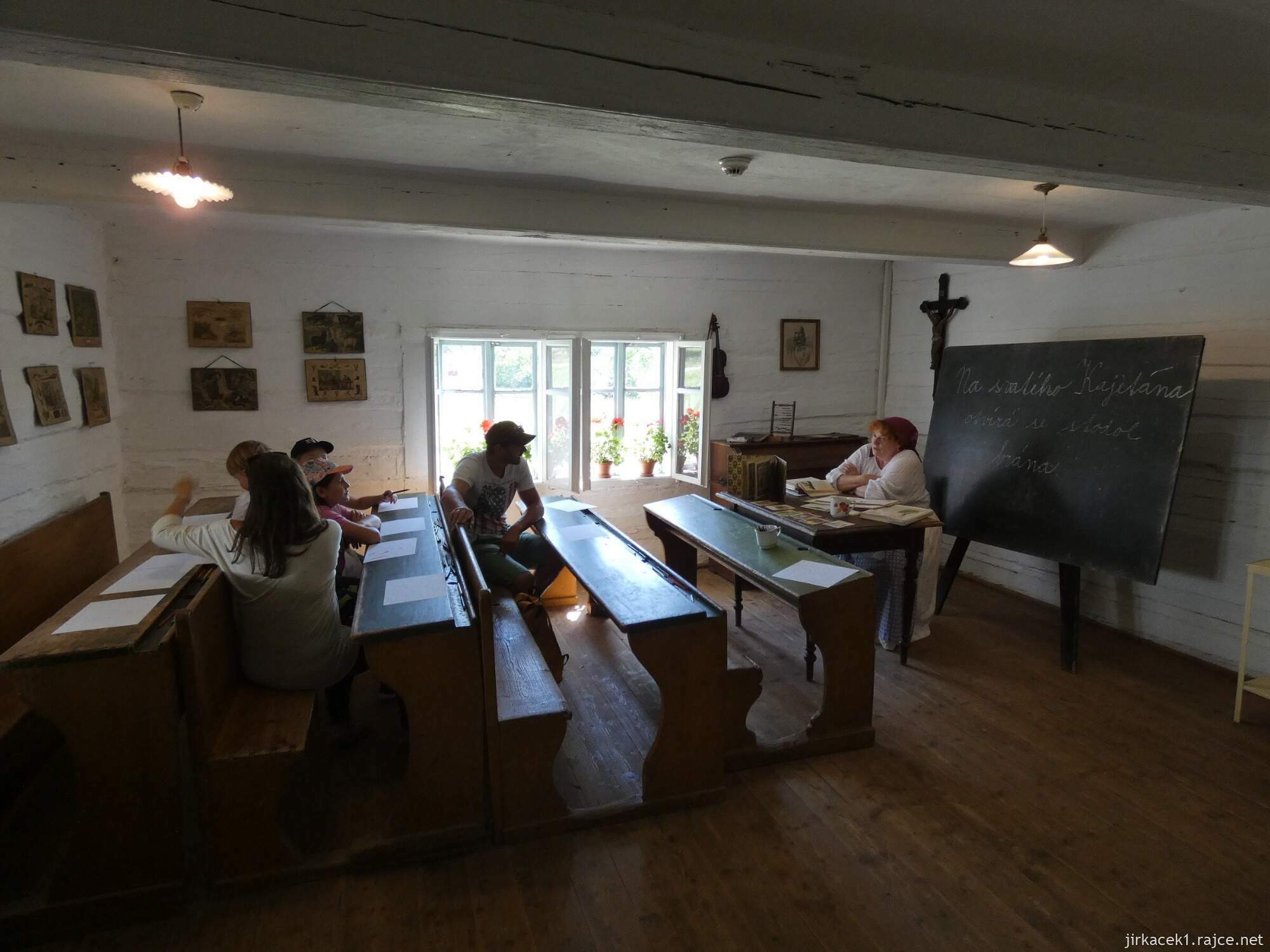 N - Kouřim - skanzen a muzeum lidových staveb 044 - škola ve statku z Týřovic u Rakovníka