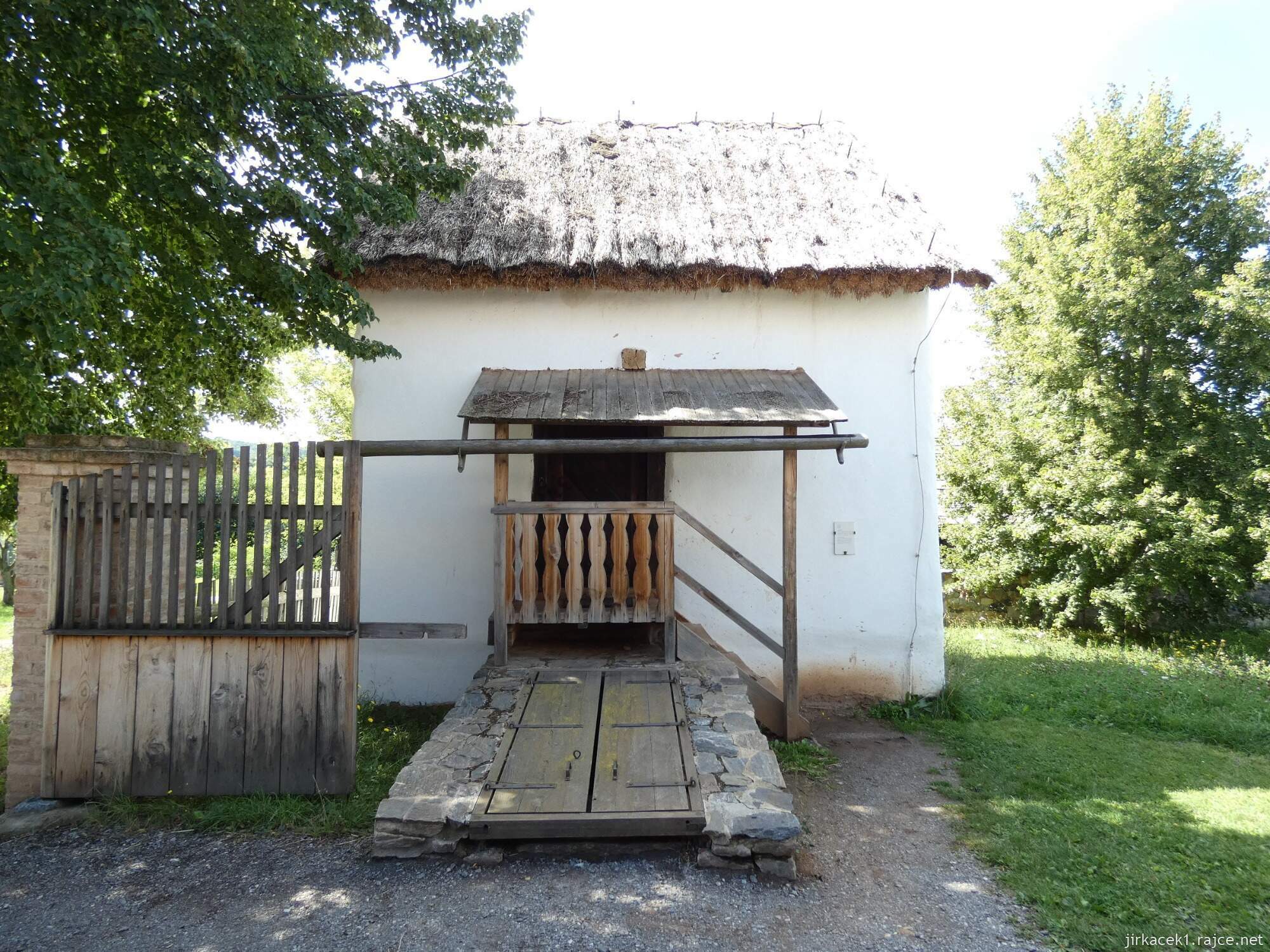 N - Kouřim - skanzen a muzeum lidových staveb 050 - sýpka z Kornatic