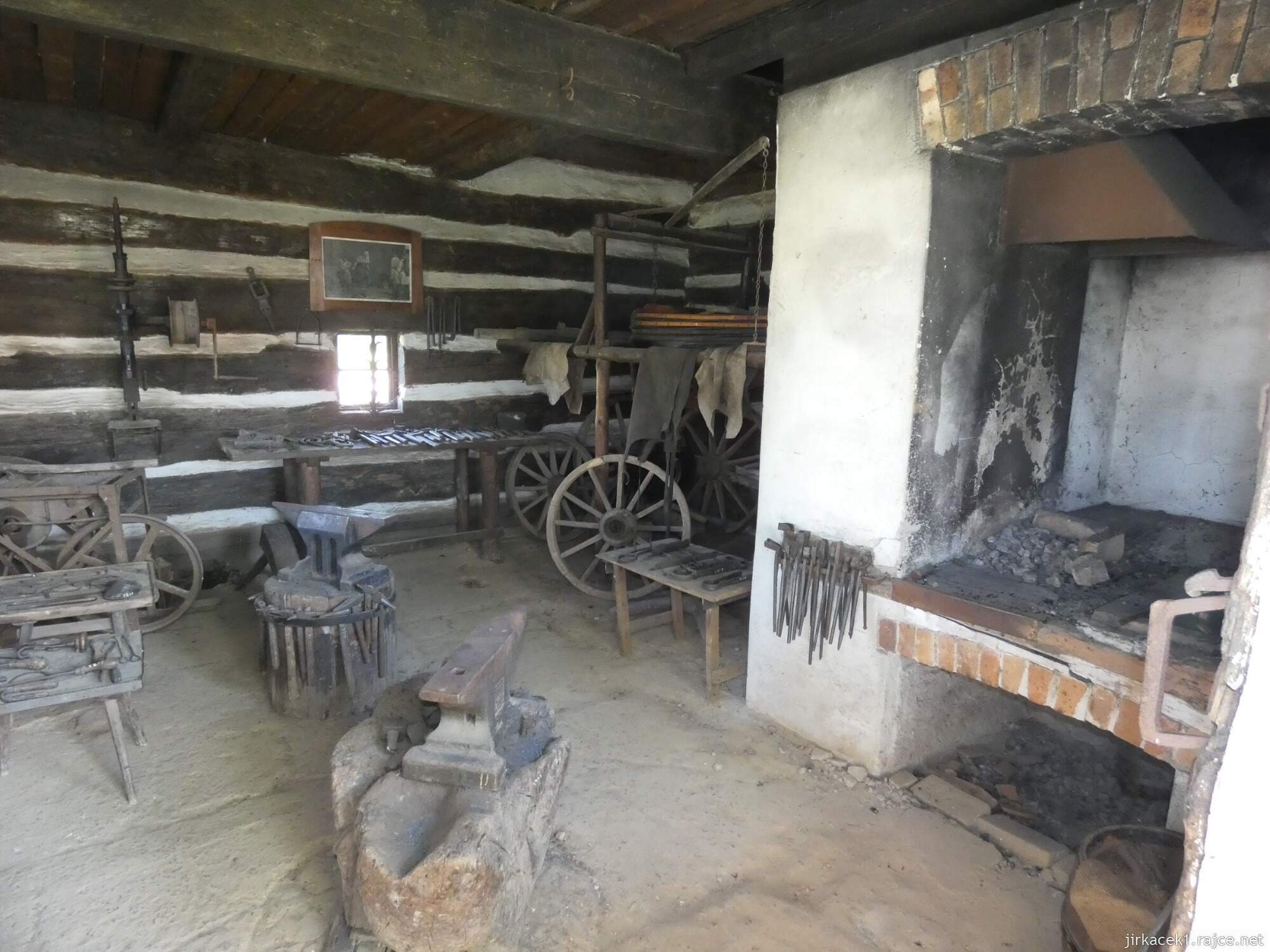 N - Kouřim - skanzen a muzeum lidových staveb 080 - kovárna ze Starého Bydžova