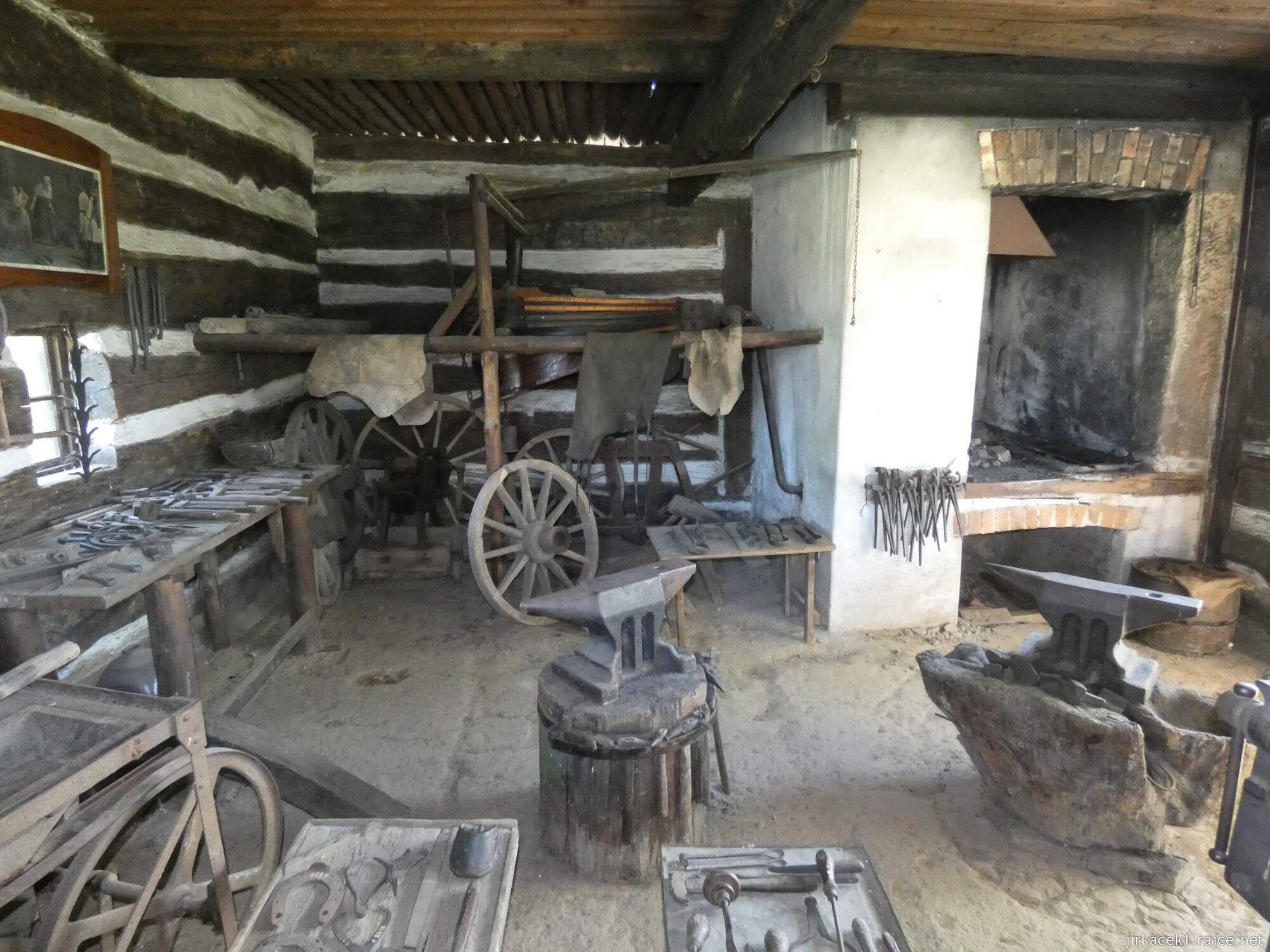 N - Kouřim - skanzen a muzeum lidových staveb 081 - kovárna ze Starého Bydžova