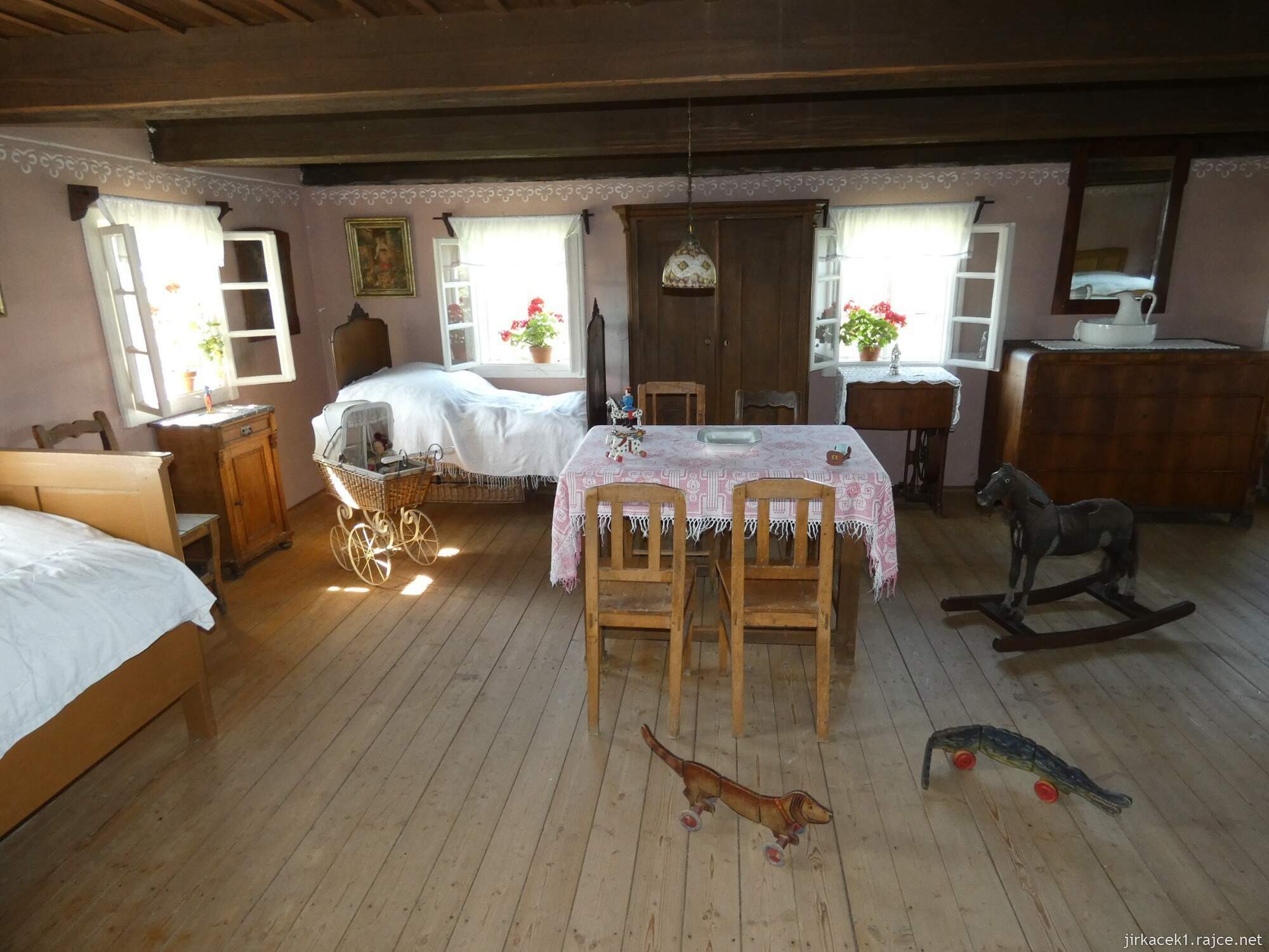 N - Kouřim - skanzen a muzeum lidových staveb 126 - dům z počátku 19. století pochází z osady Kamenná z Jílového u Děčína