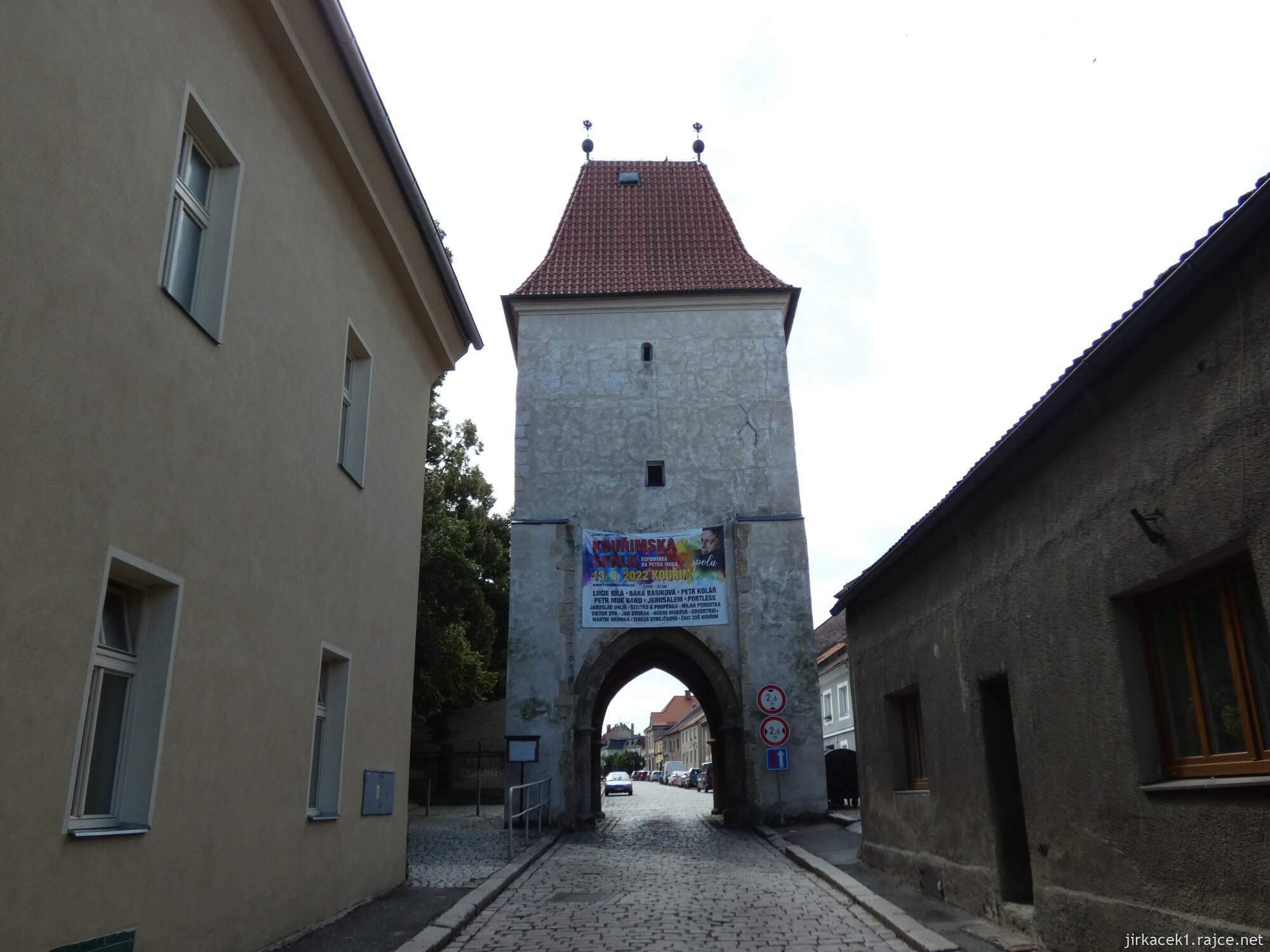 F - Kouřim - městské hradby 011 - Pražská brána