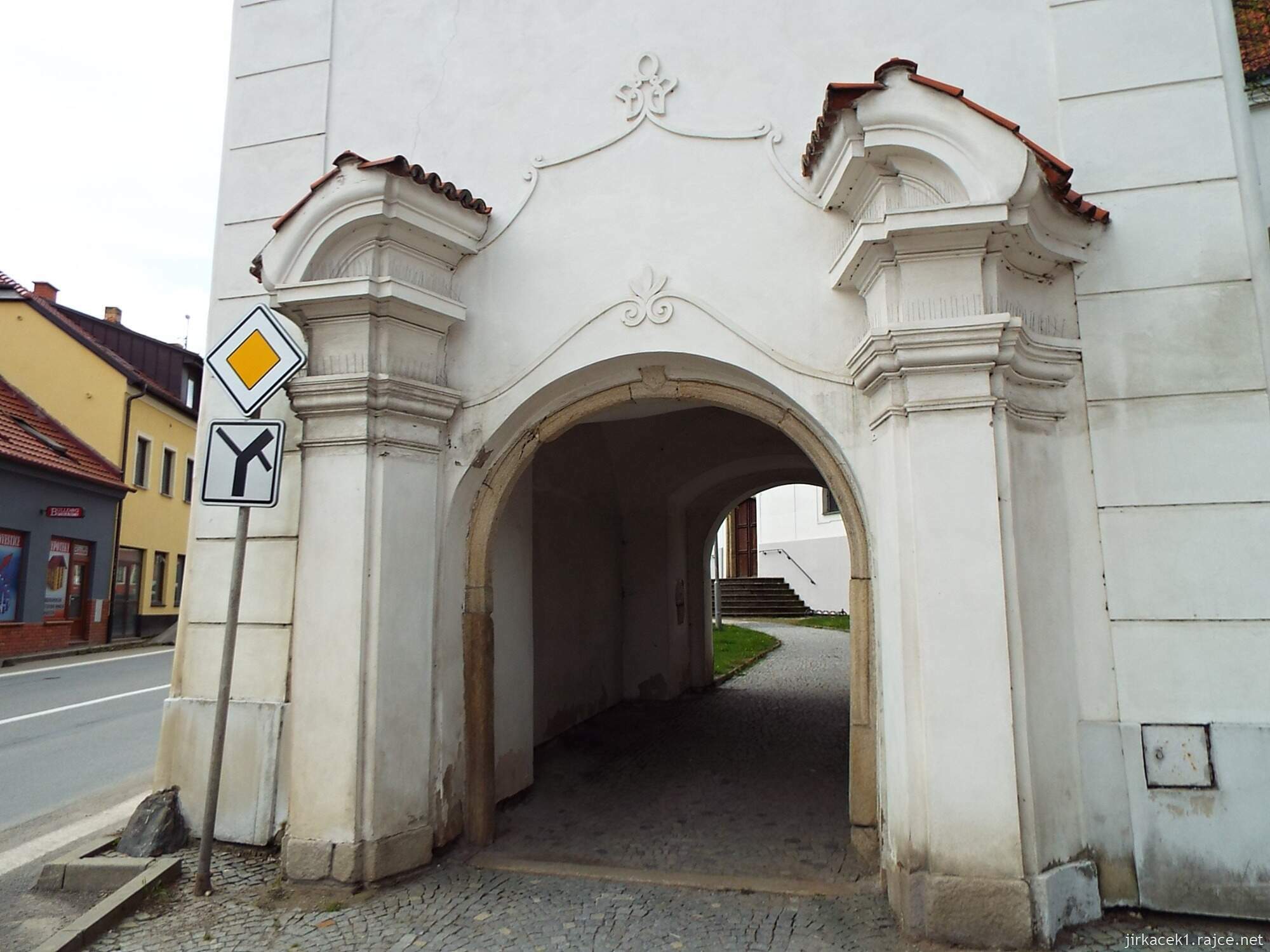 I - Pelhřimov - Kostel sv. Víta 09 - průchod věží