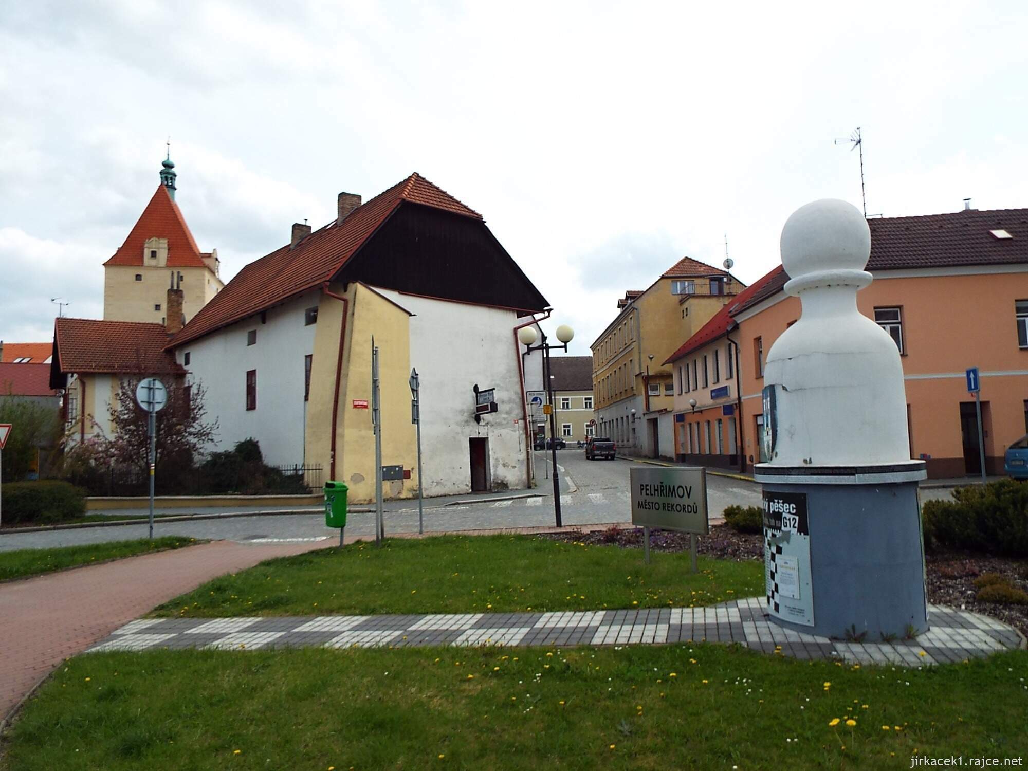 I - Pelhřimov - Kostel sv. Víta 14 - figurka u kostela