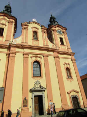 kostel sv. Jana Nepomuckého - Kostel postavený podle plánů Kiliána Ignáce Dientzenhofera. Podle legendy stával na jeho místě rodný dům sv. Jana Nepomuckého.