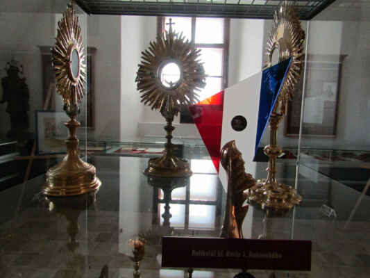 Slavnostní odhalení relikvie v novém relikviáři z dílny Václava Česáka proběhlo v rámci Jarní pouti dne 19. března 2023.