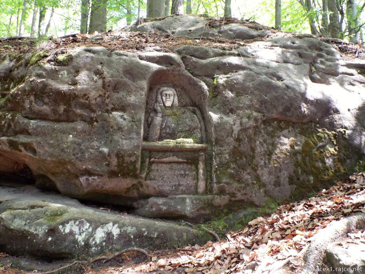 15 - Hruboskalsko 12 - Kopicův statek - skalní reliéfy