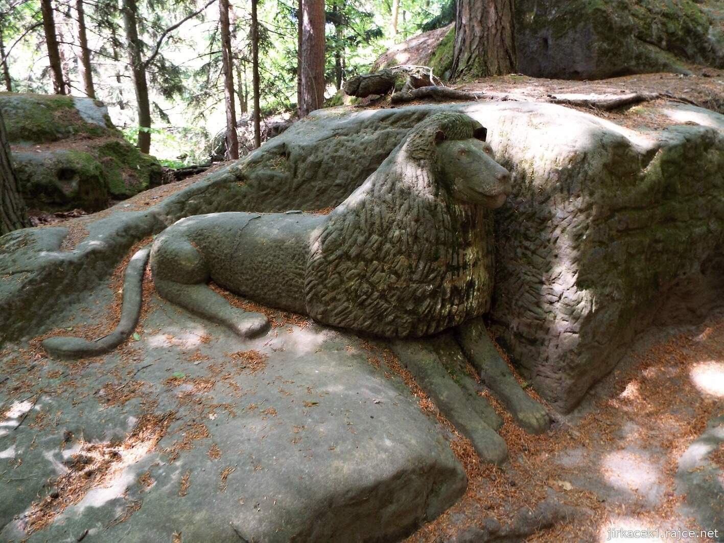 15 - Hruboskalsko 15 - Kopicův statek - skalní reliéfy