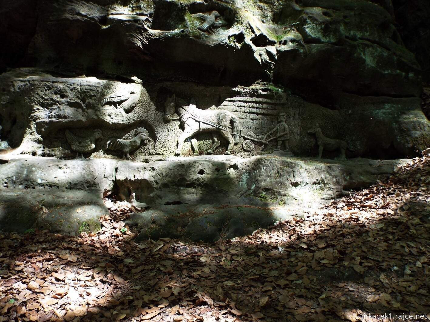 15 - Hruboskalsko 42 - Kopicův statek - skalní reliéfy