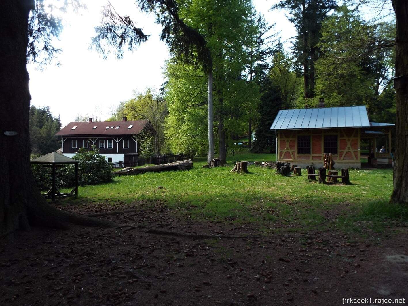 19 - Hruboskalsko 17 - Arboretum Bukovina - domky