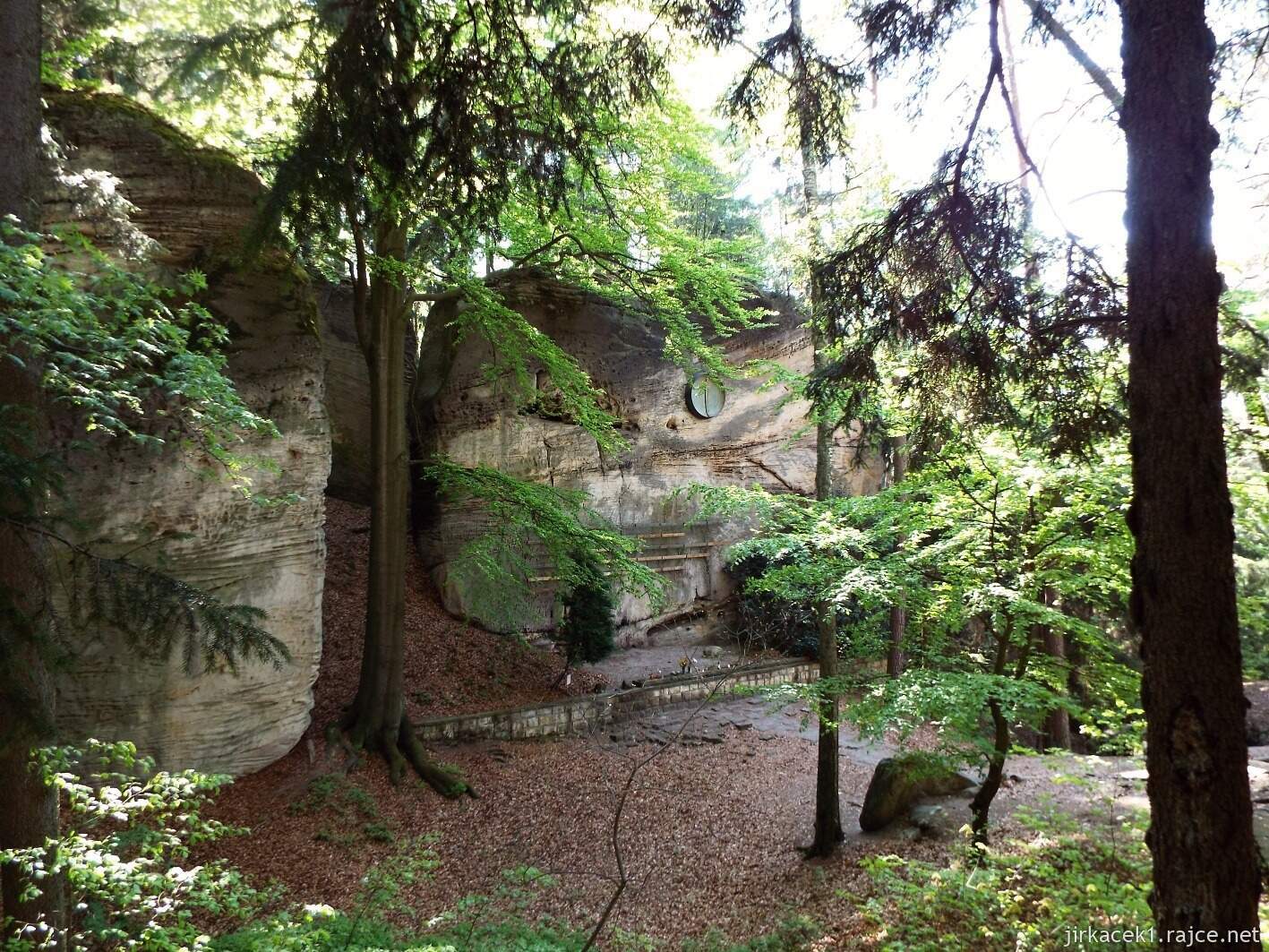 27 - Hruboskalsko 01 - Symbolický hřbitov horolezců