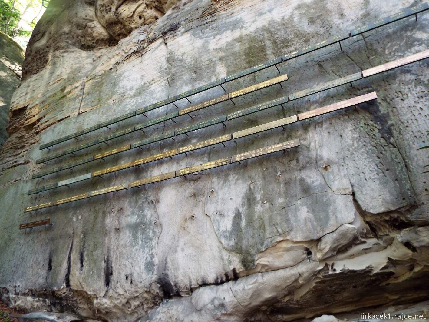 27 - Hruboskalsko 04 - Symbolický hřbitov horolezců