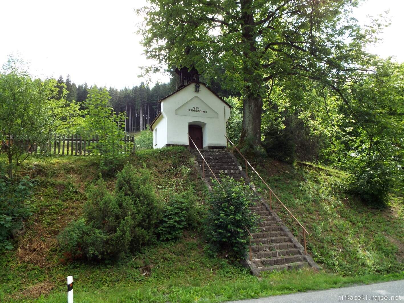 018 - Velké Karlovice - Kaple svaté Trojice v Jezerném 02