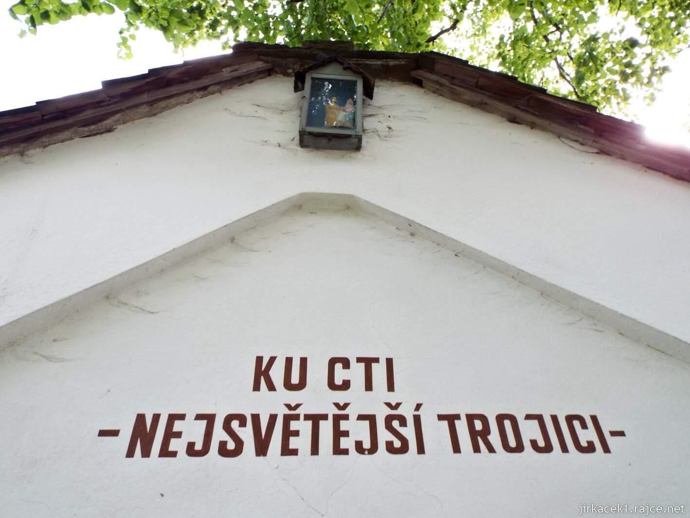 018 - Velké Karlovice - Kaple svaté Trojice v Jezerném 04