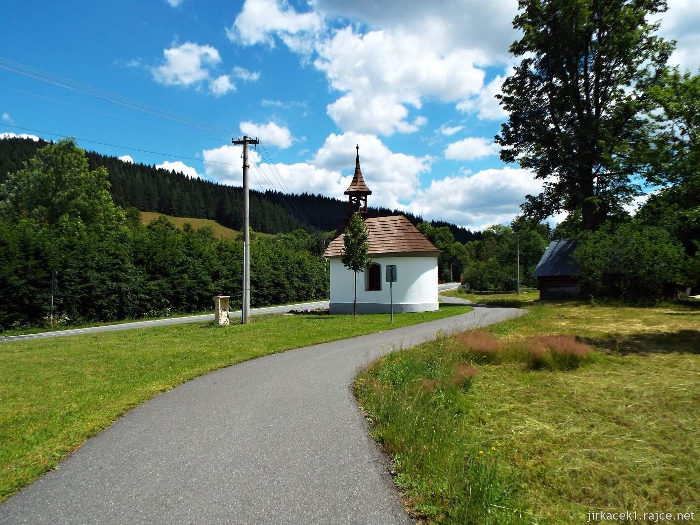 023 - Velké Karlovice - Kaple Cyrila a Metoděje na rozcestí Podťaté 01