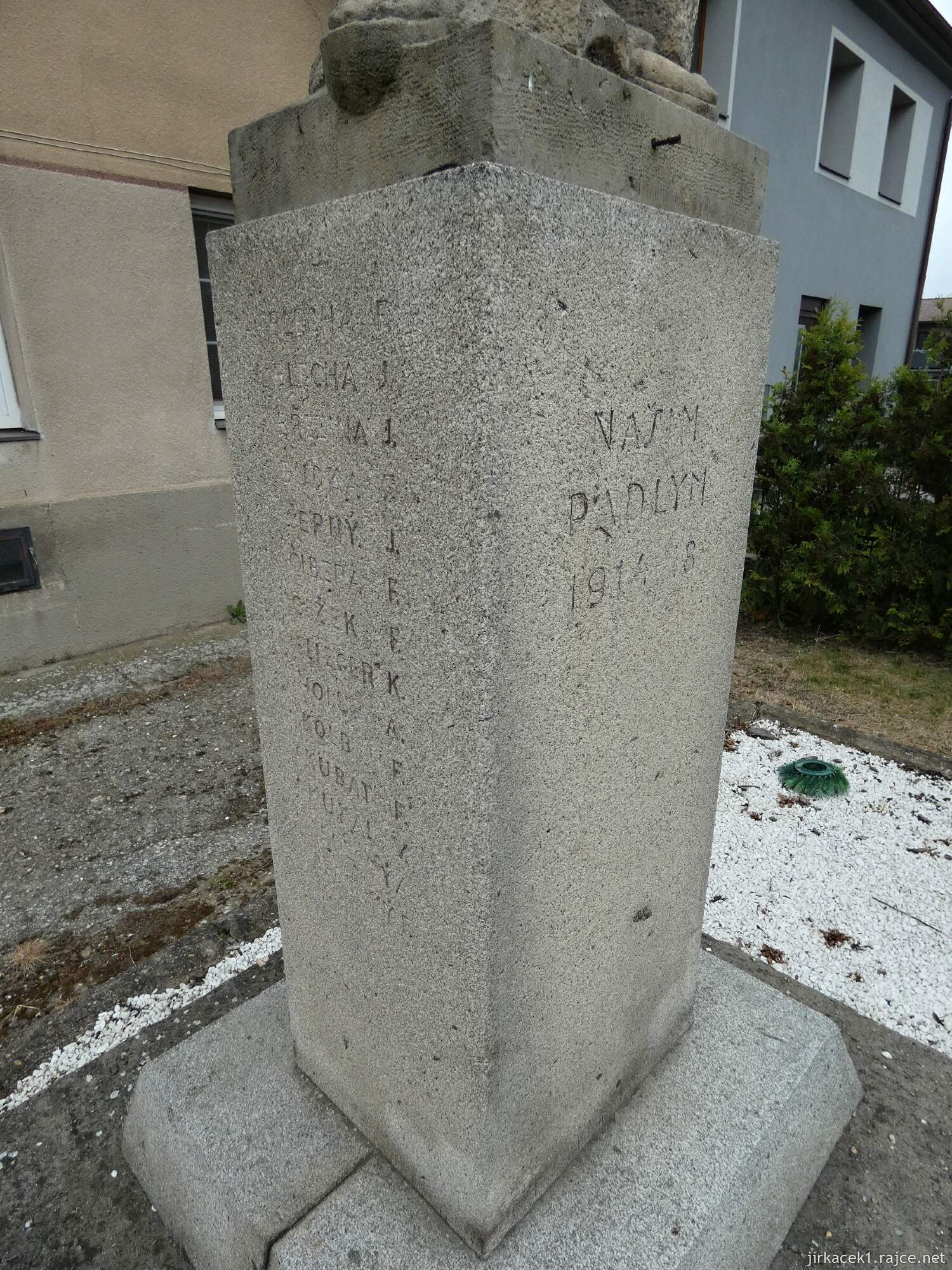 C - Nehvizdy - kostel sv. Václava 032 - Pomník padlým v 1. světové válce