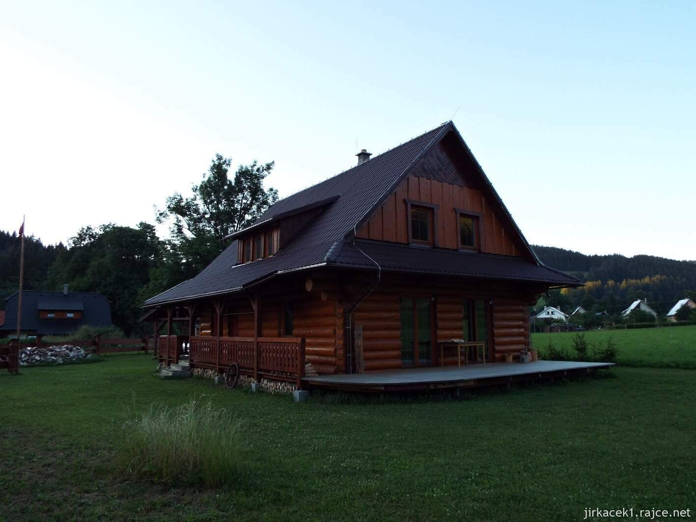 065 - Velké Karlovice - naše ubytování ve srubu 02