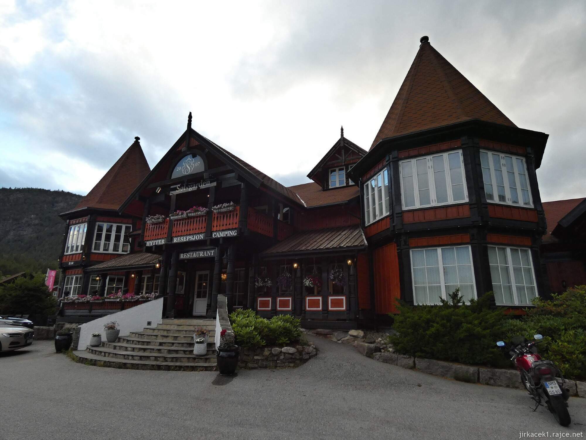 2h - cesta od vodopádu Nedrebøfossen na ubytování v Rysstadu - Sølvgarden Cottages037