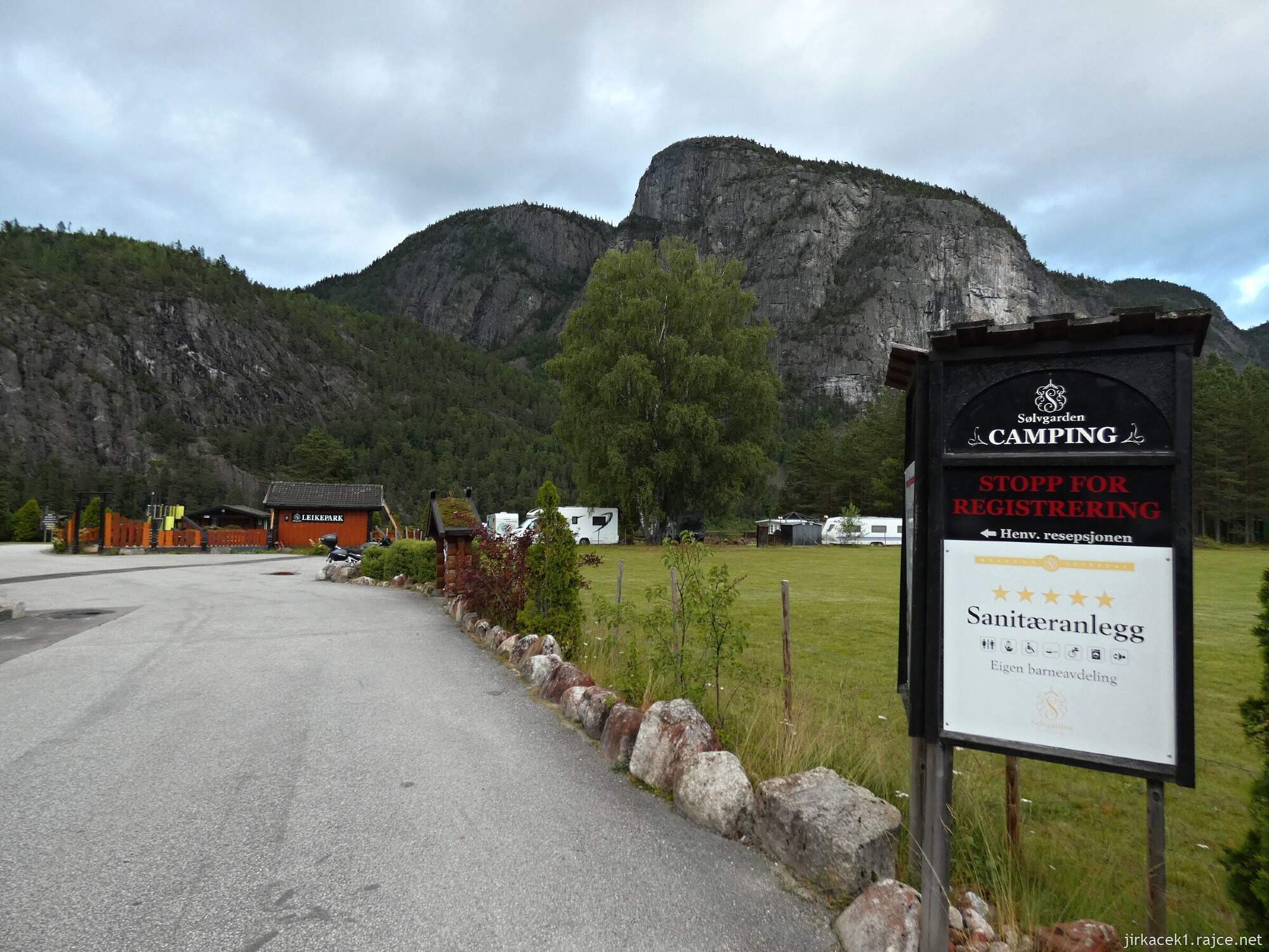 2h - cesta od vodopádu Nedrebøfossen na ubytování v Rysstadu - Sølvgarden Cottages038