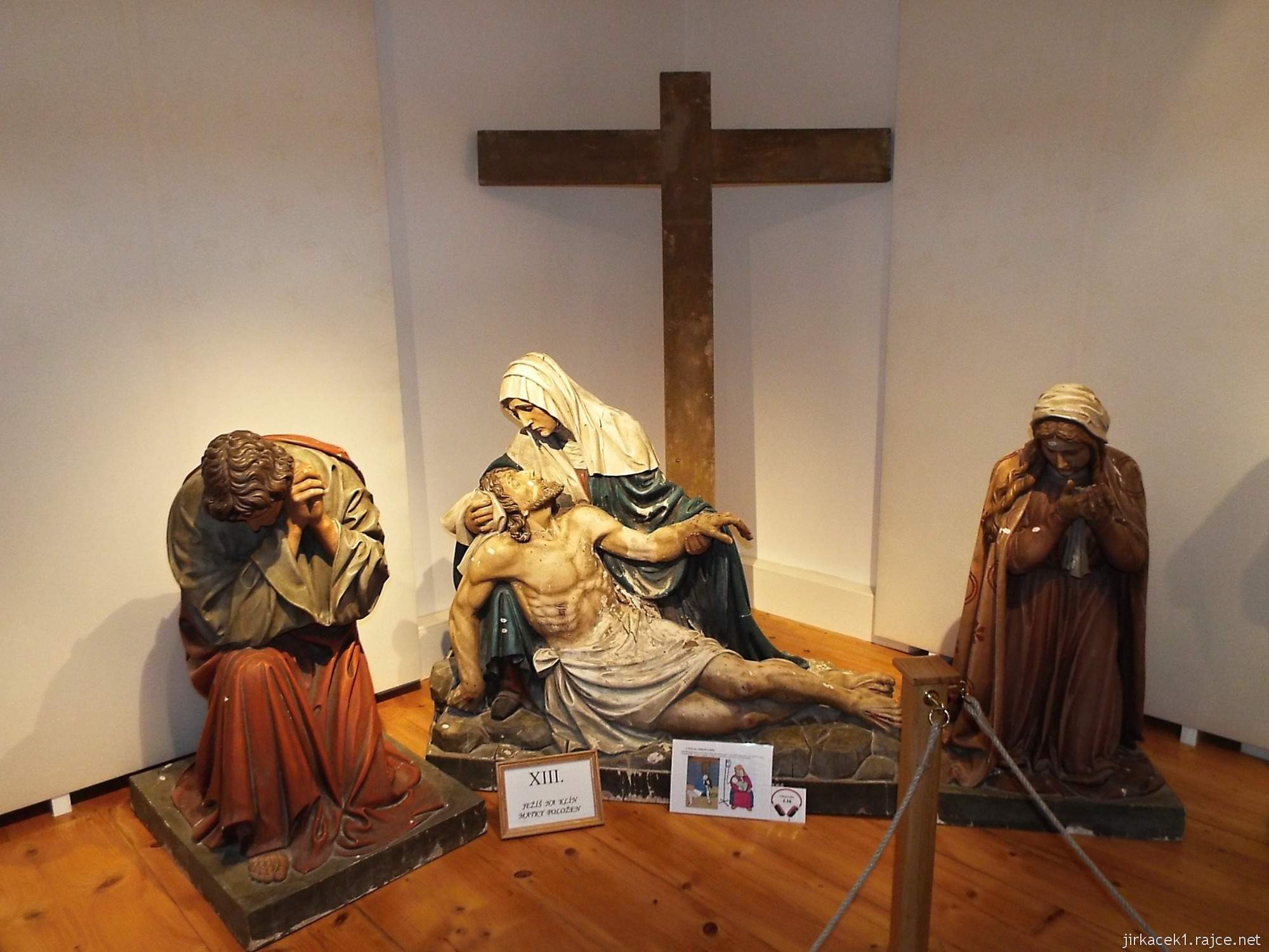 zámek Bohutice - křížová cesta