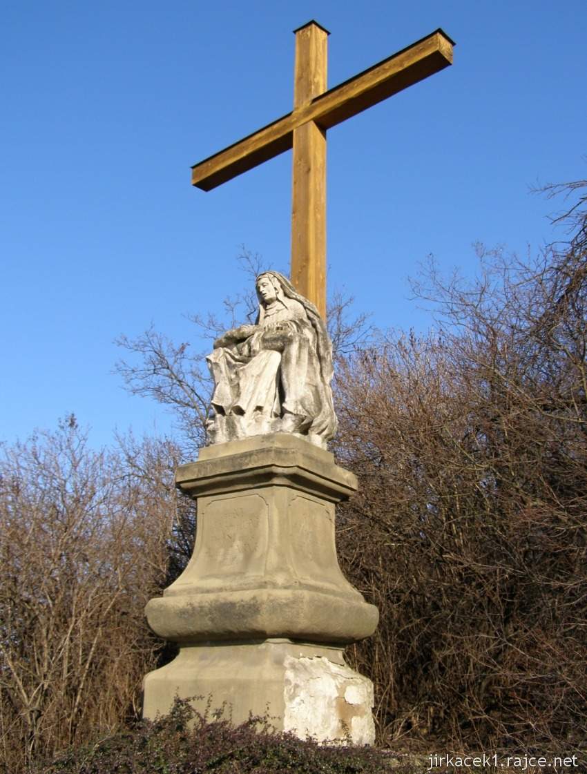 Brno Královo Pole - zámek Kociánka - kříž se sochou u zámku