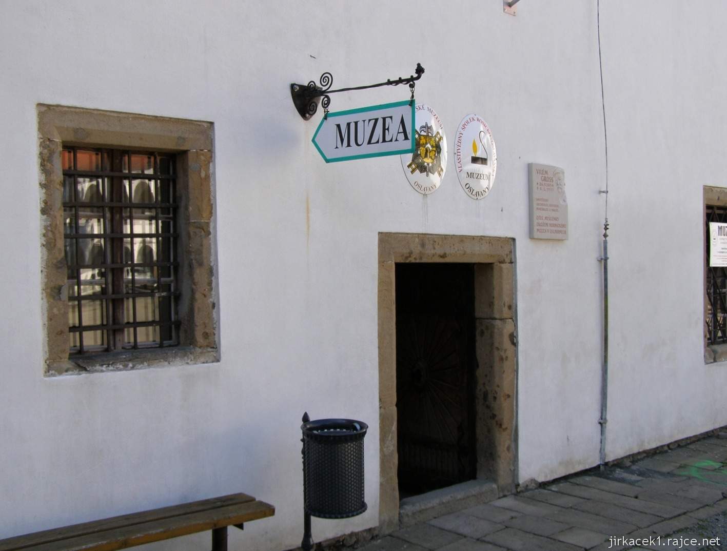 zámek Oslavany 08 - vchod do zámeckých muzeí