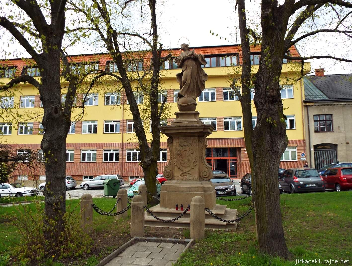 Vsetín - Horní náměstí 06 - socha Neposkvrněnéh​o početí Panny Marie