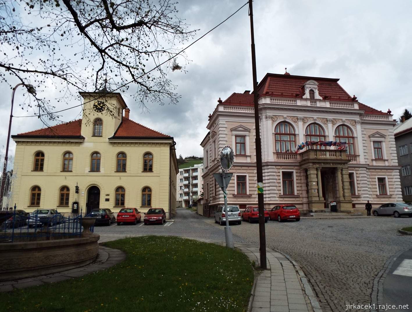 Vsetín - Horní náměstí 07 - stará a nová radnice