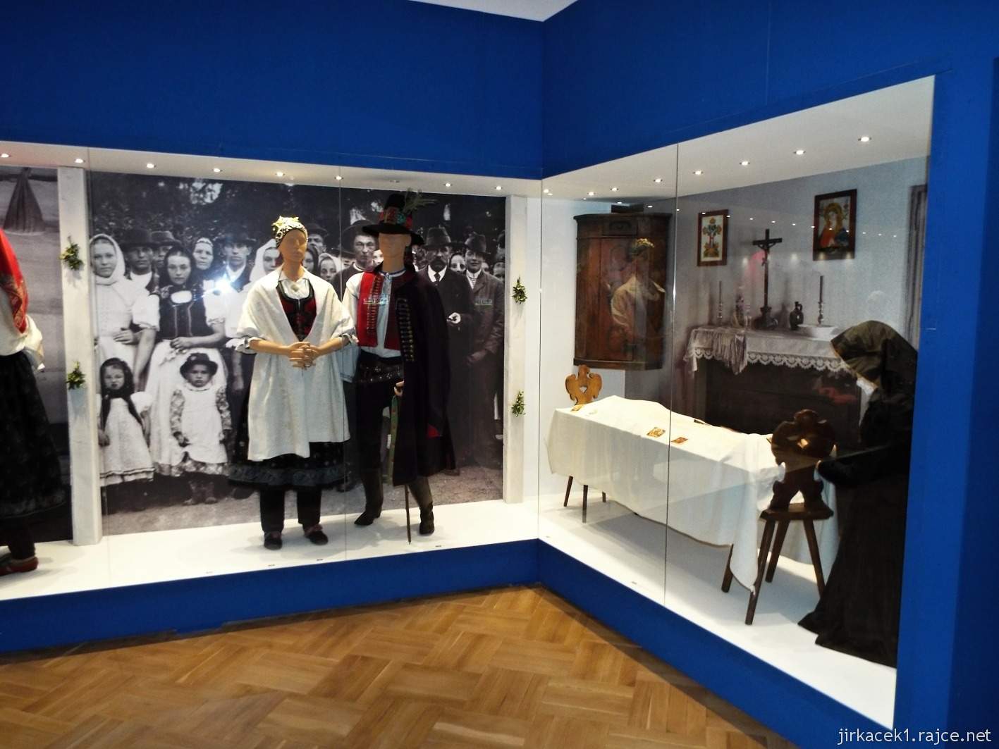 Vsetín - zámek 14 - muzeum - etnografická expozice Výroční a rodinné zvyky