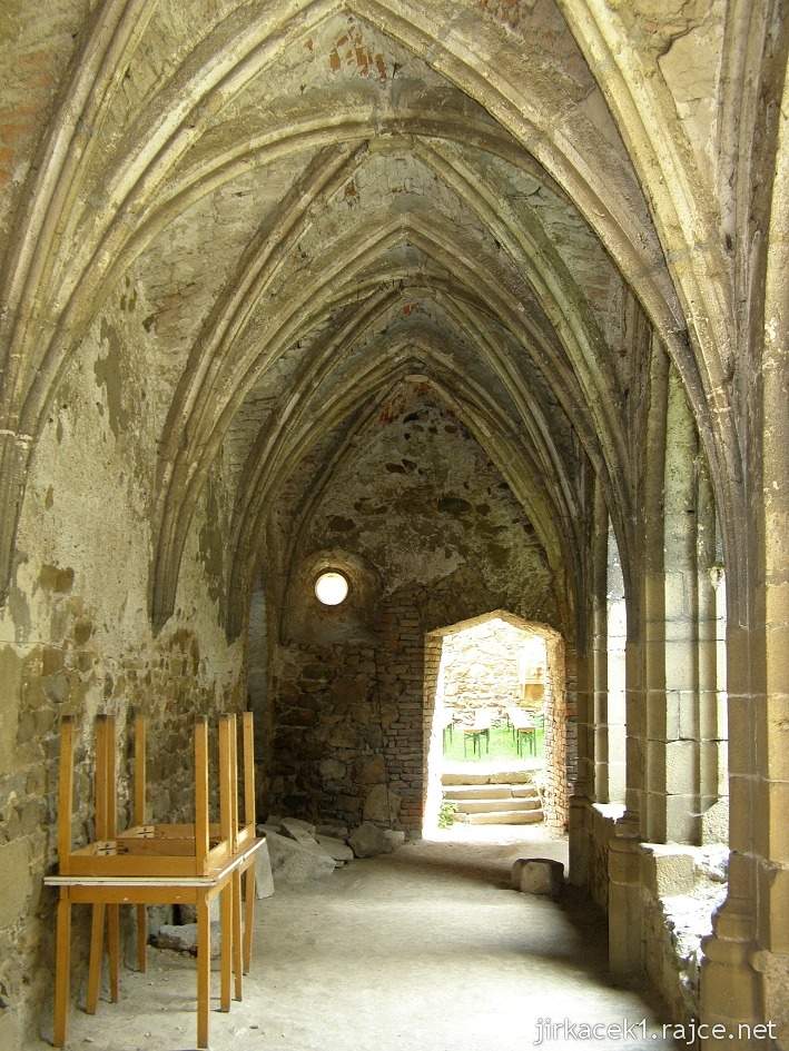 Dolní Kounice - klášter Rosa Coeli - ambity rajské zahrady