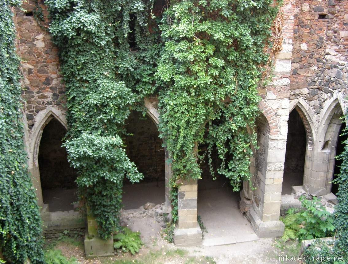Dolní Kounice - klášter Rosa Coeli - ambity rajské zahrady