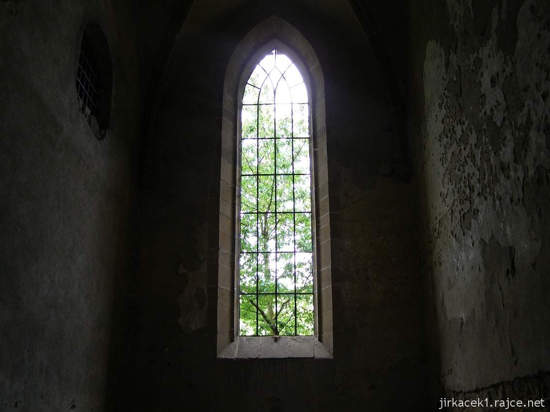 Dolní Kounice - Rosa Coeli - zřícenina kláštera - kapitulní síň