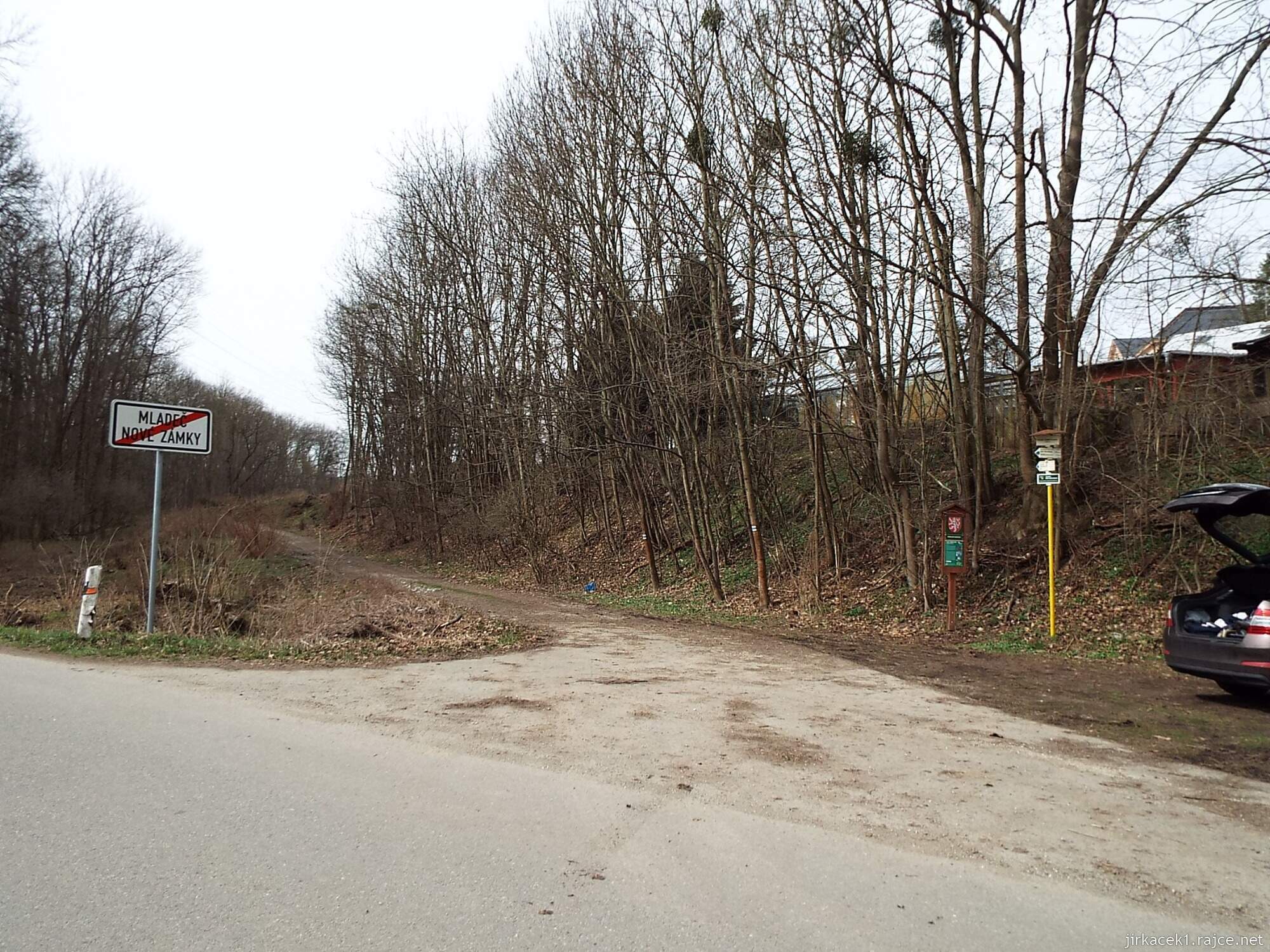 B - cesta z Nových Zámků ke Chrámu přátelství 03 - místo kde jsme parkovali
