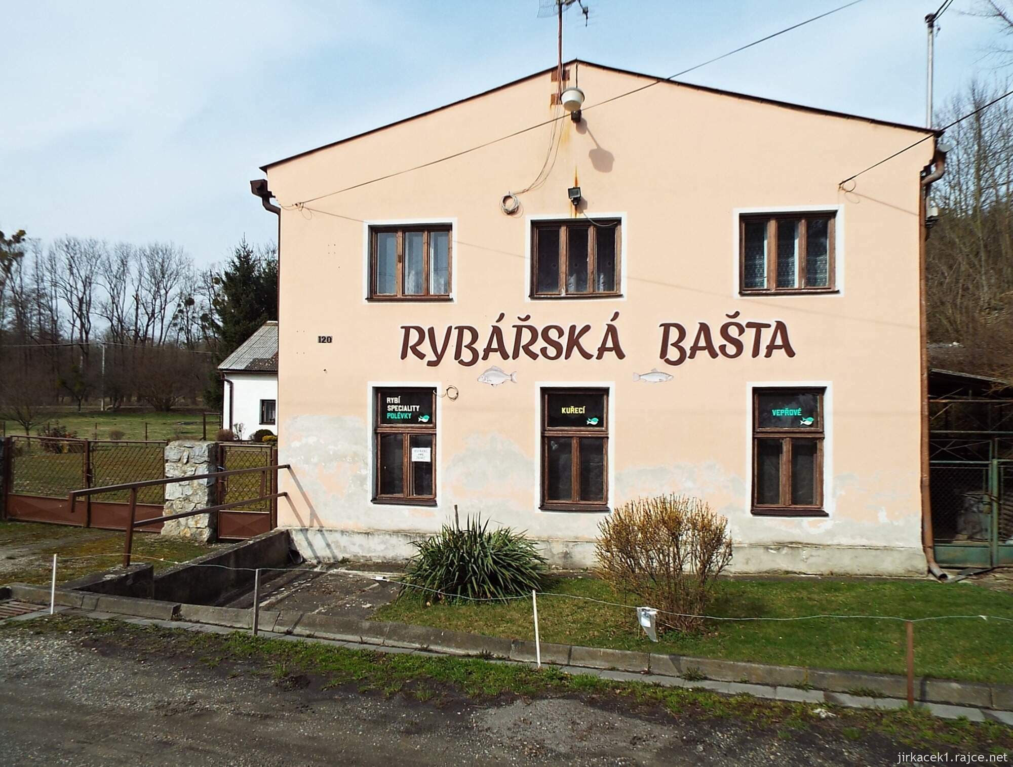 C - cesta od Chrámu přátelství do Nových Mlýnů 22 - osada Nové Mlýny - Rybářská bašta