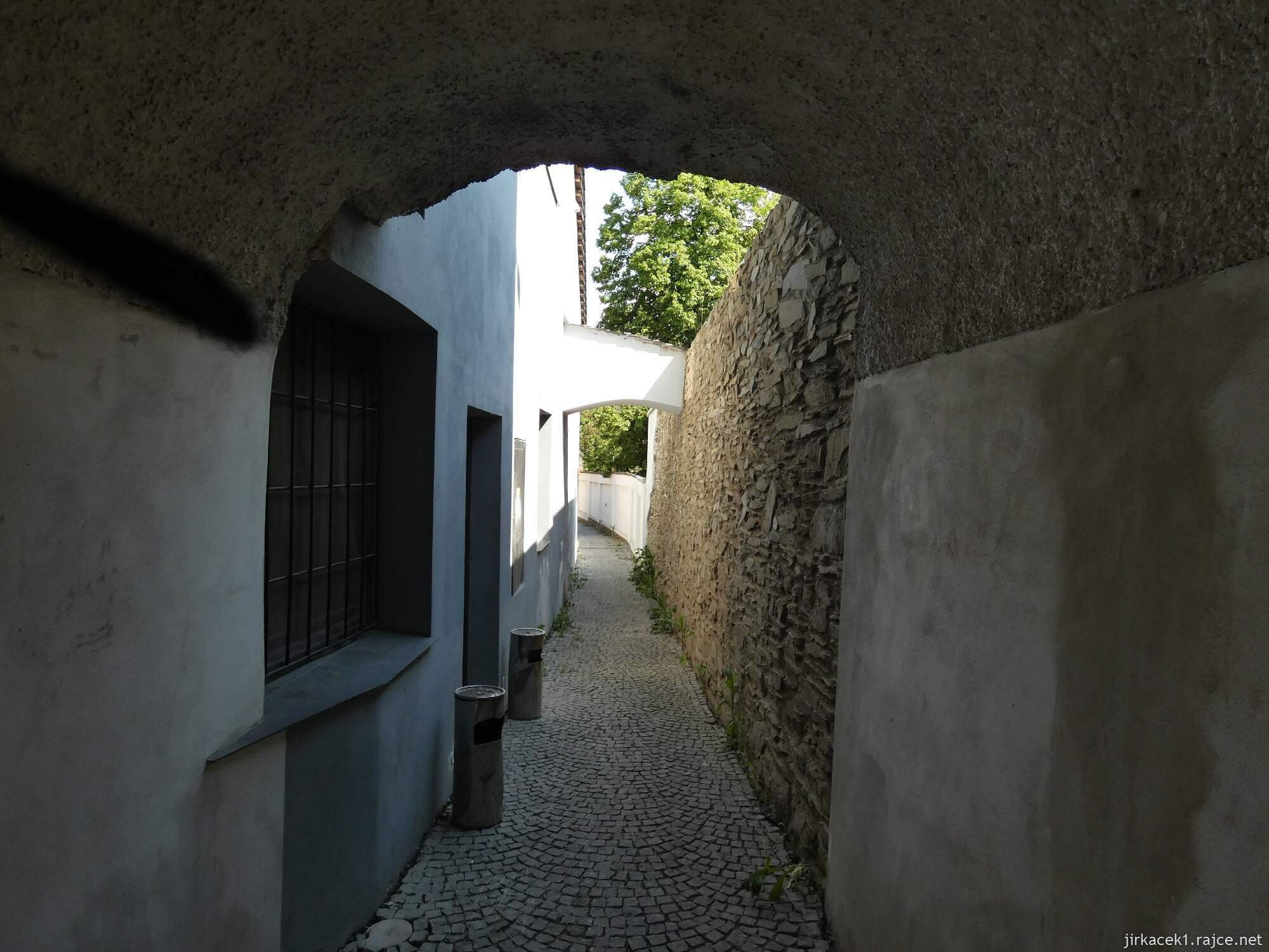 F - Litovel - městské hradby 06 - hradební ulička u parku Míru