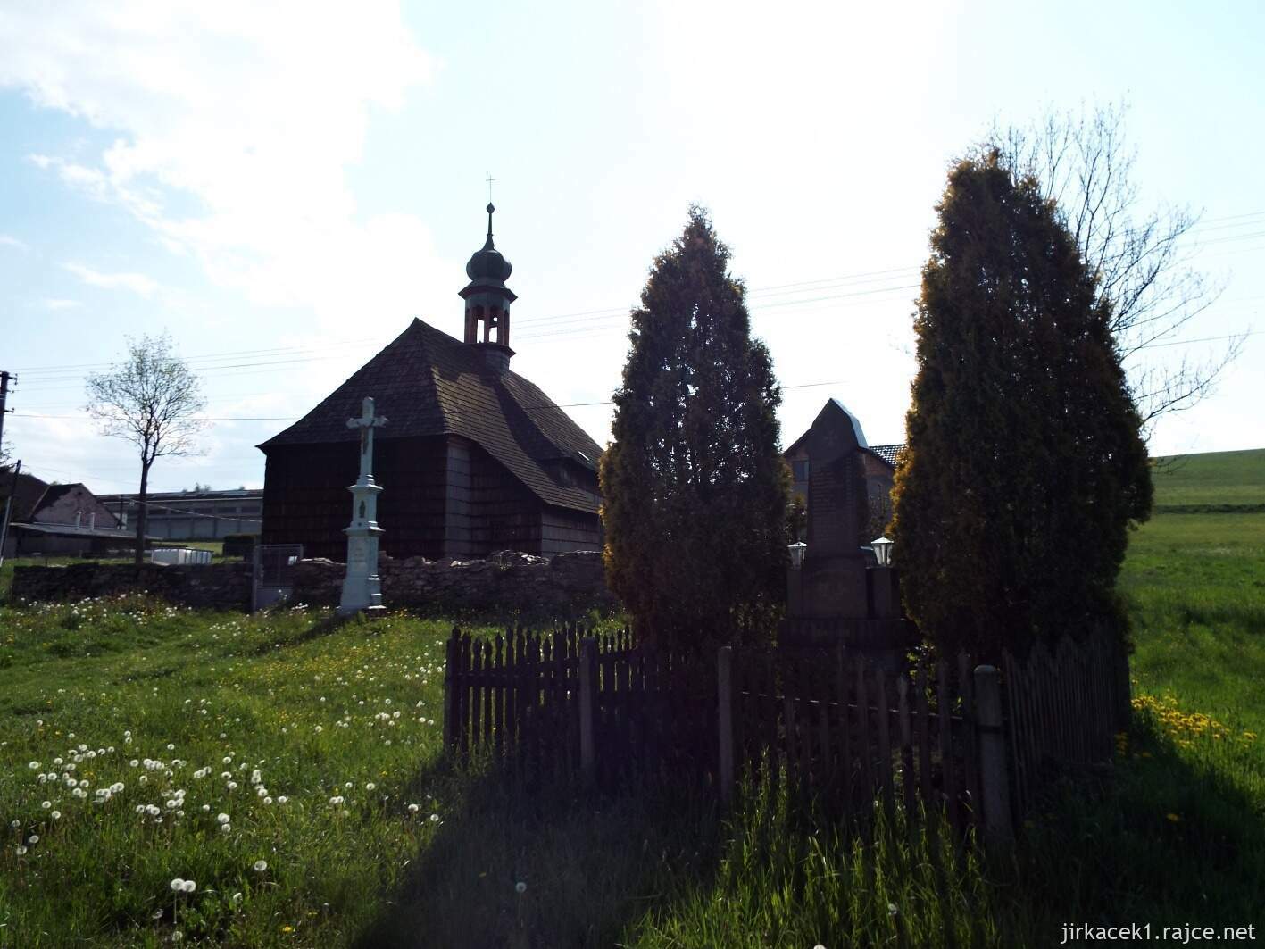E - Lipná - Kostel sv. Jana Křtitele 05 a Památník obětem první světové války