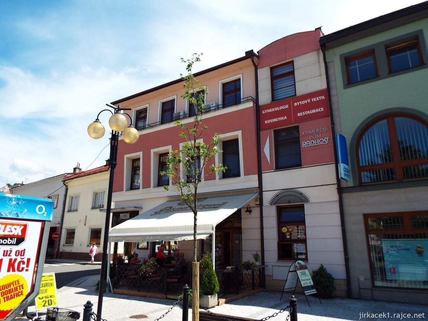 004 - Rožnov pod Radhoštěm - Masarykovo náměstí 11 - komerční dům Radhošť