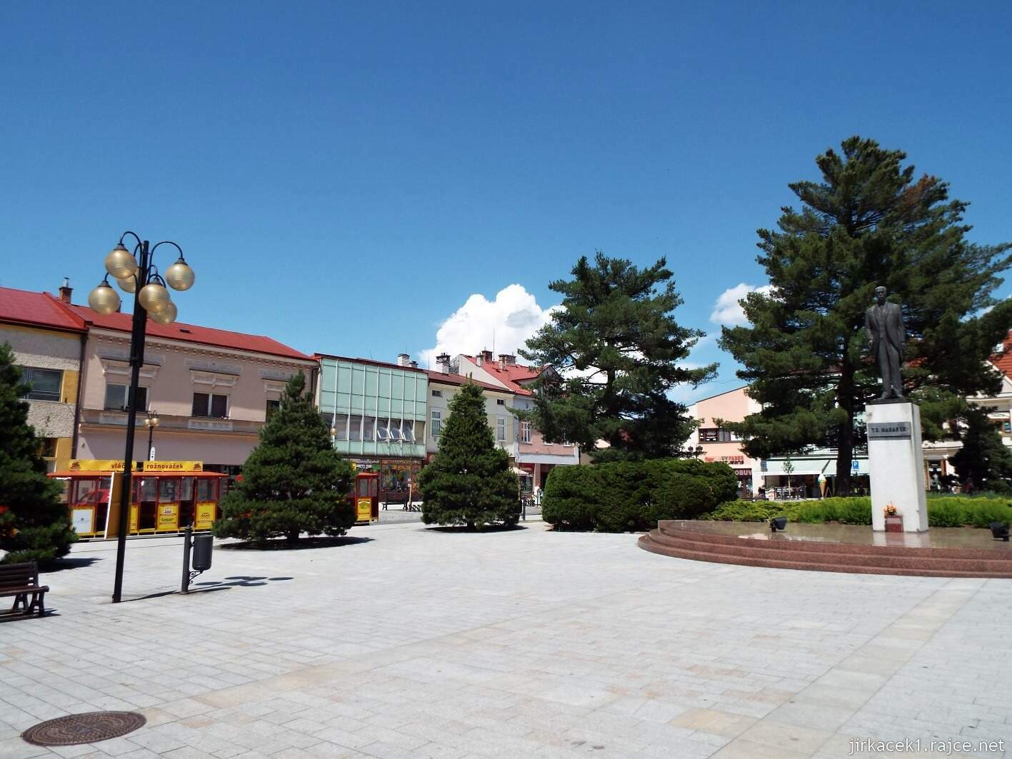 004 - Rožnov pod Radhoštěm - Masarykovo náměstí 20 - střed náměstí