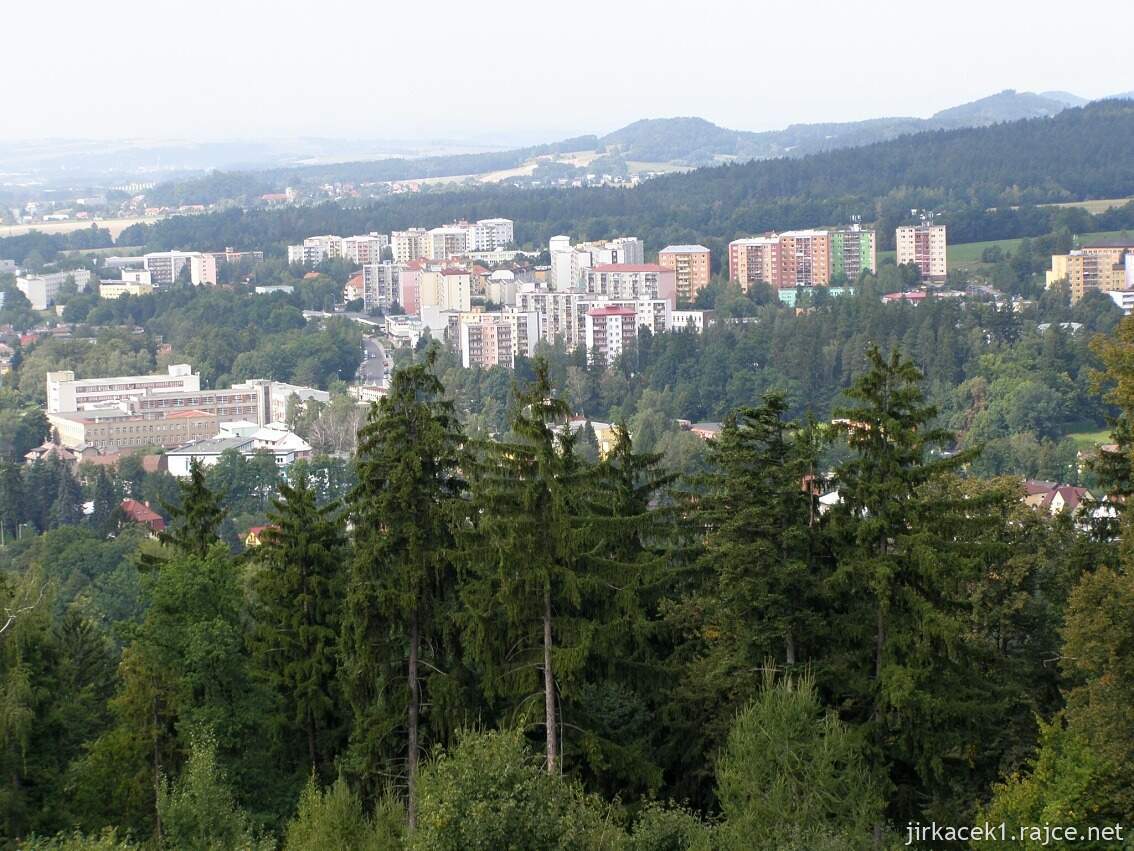 Pohled na město Rožnov pod Radhoštěm z Jurkovičovy rozhledny 2012