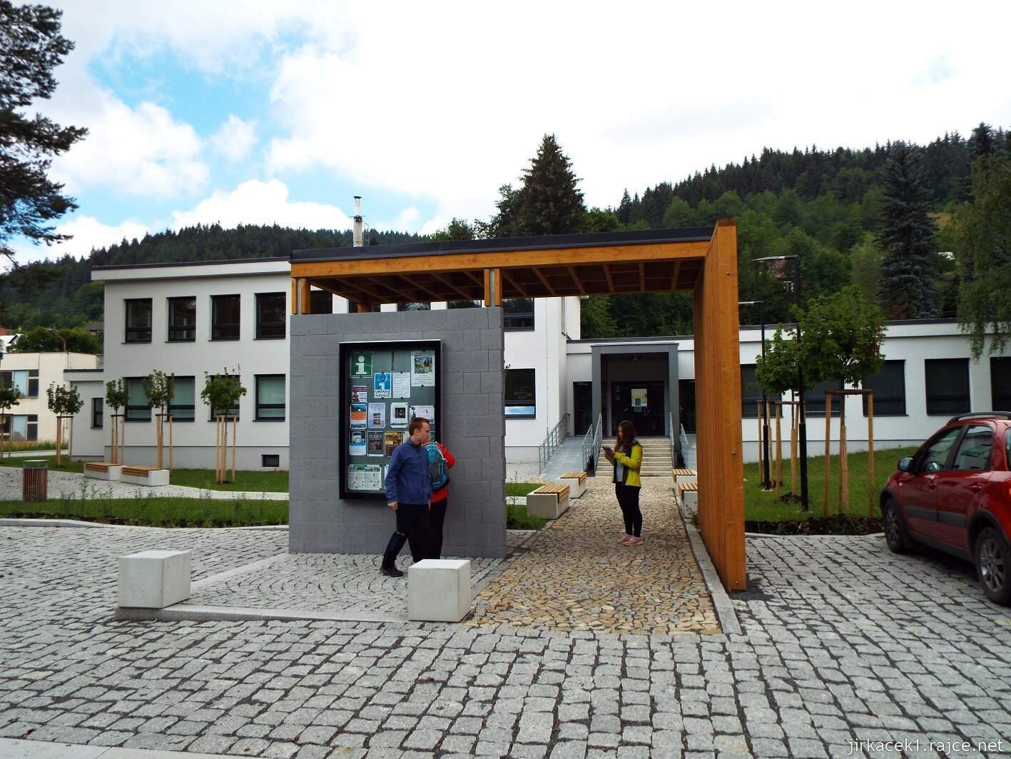 012 - Karolinka 02 - muzeum sklářství - budova