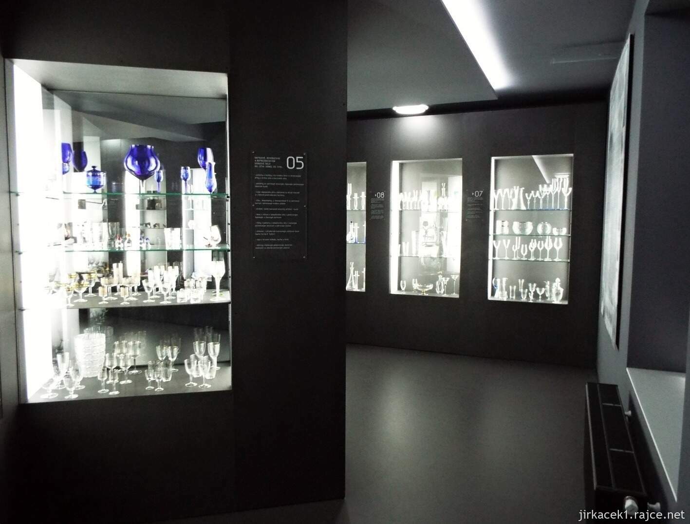 012 - Karolinka 14 - muzeum sklářství - výstava skla