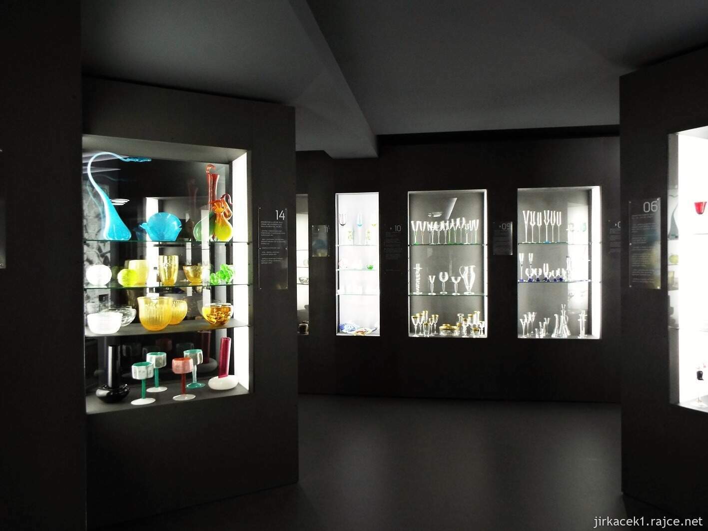 012 - Karolinka 20 - muzeum sklářství - výstava skla