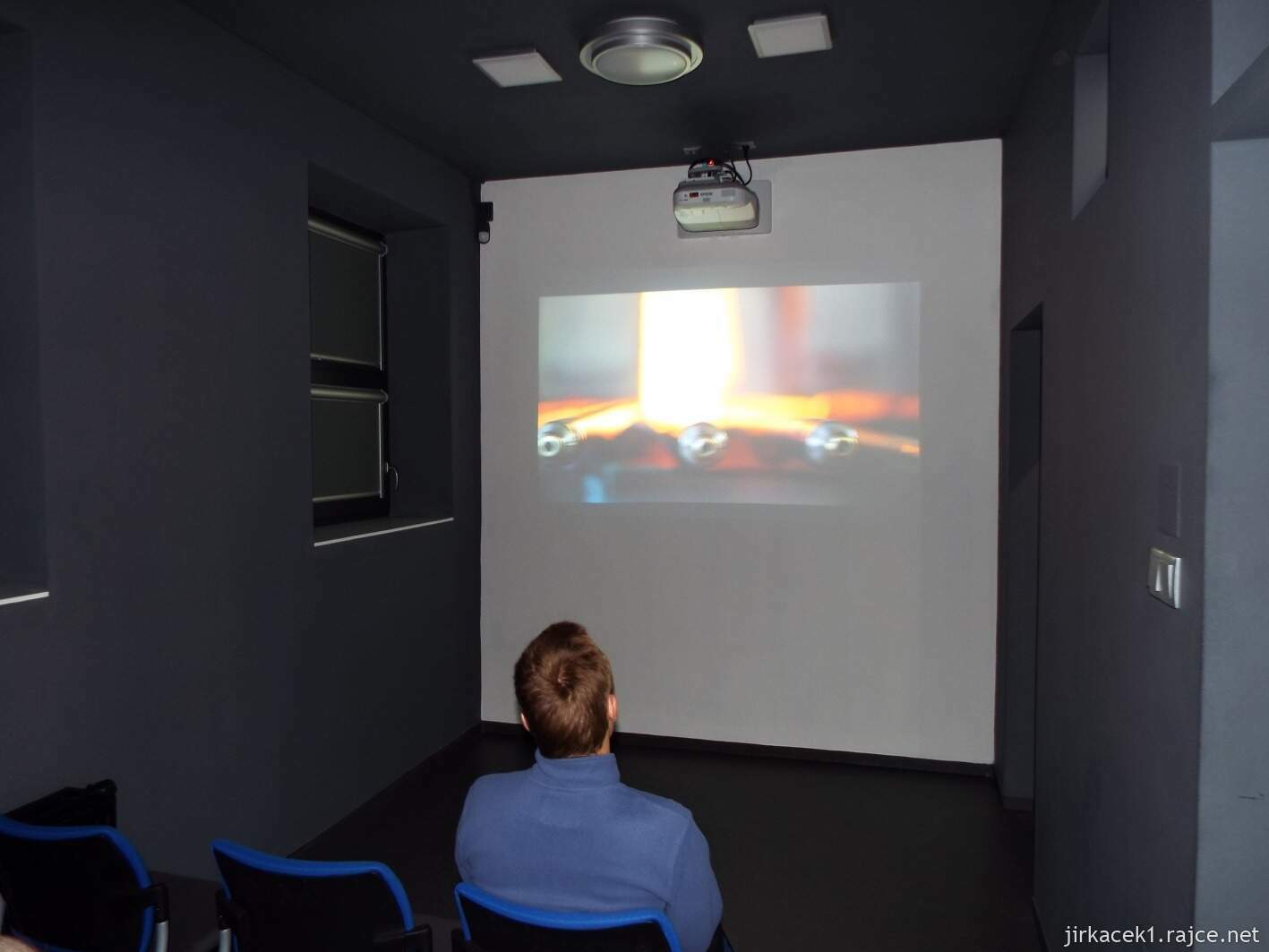012 - Karolinka 23 - muzeum sklářství - promítání filmů