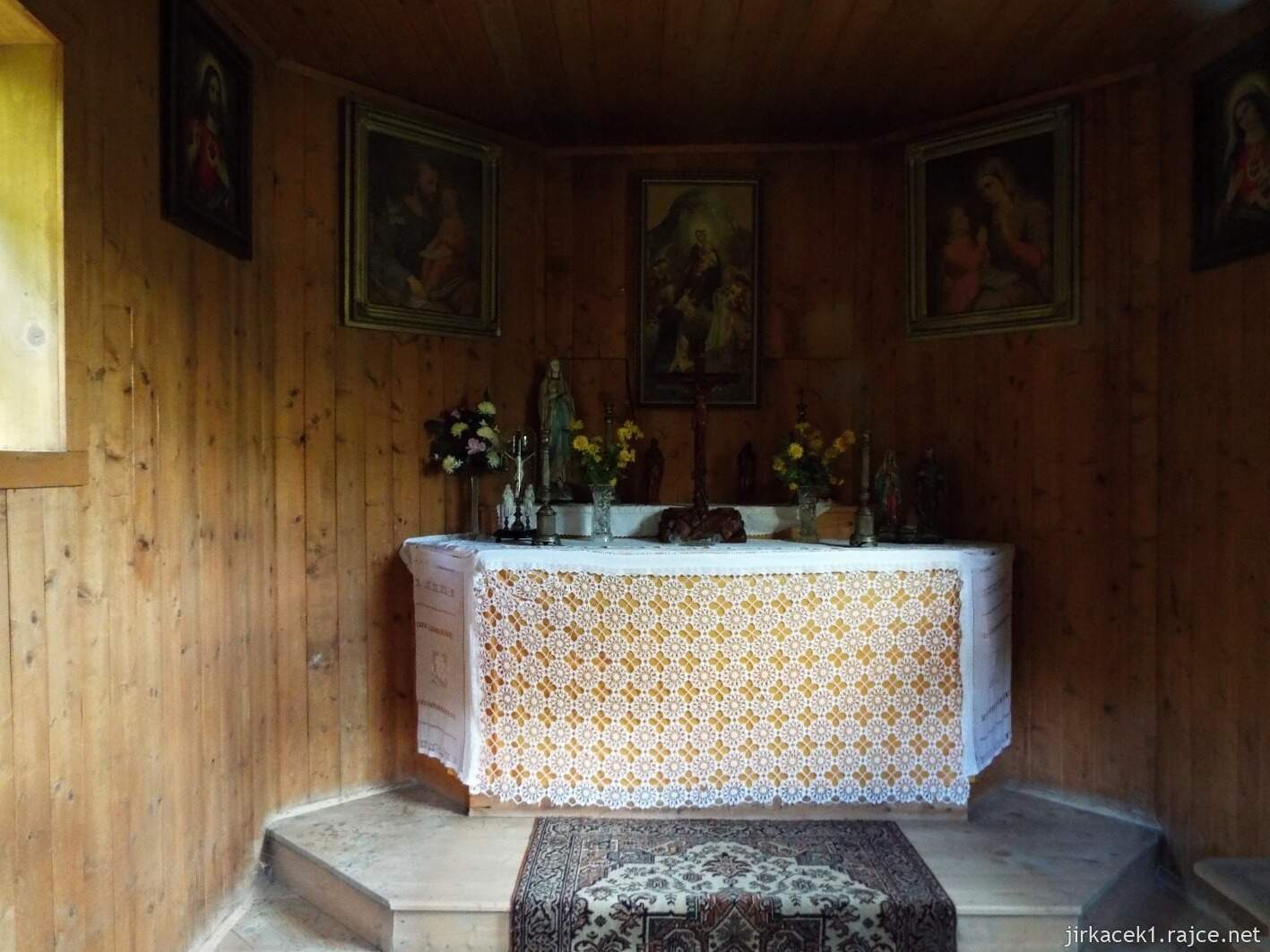 025 - Velké Karlovice - kaple Panny Marie Růžencové v Podťatém 08